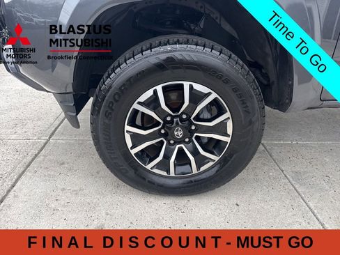 Used 2021 Toyota Tacoma TRD Sport w/ Technology Package AWD/4WD image 5
