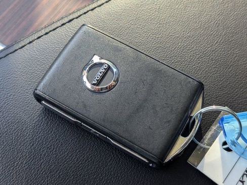 Certified 2024 Volvo XC60 B5 Plus w/ Protection Package Premier image 36