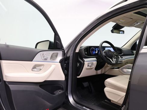 Certified 2023 Mercedes-Benz GLS 450 4MATIC image 37