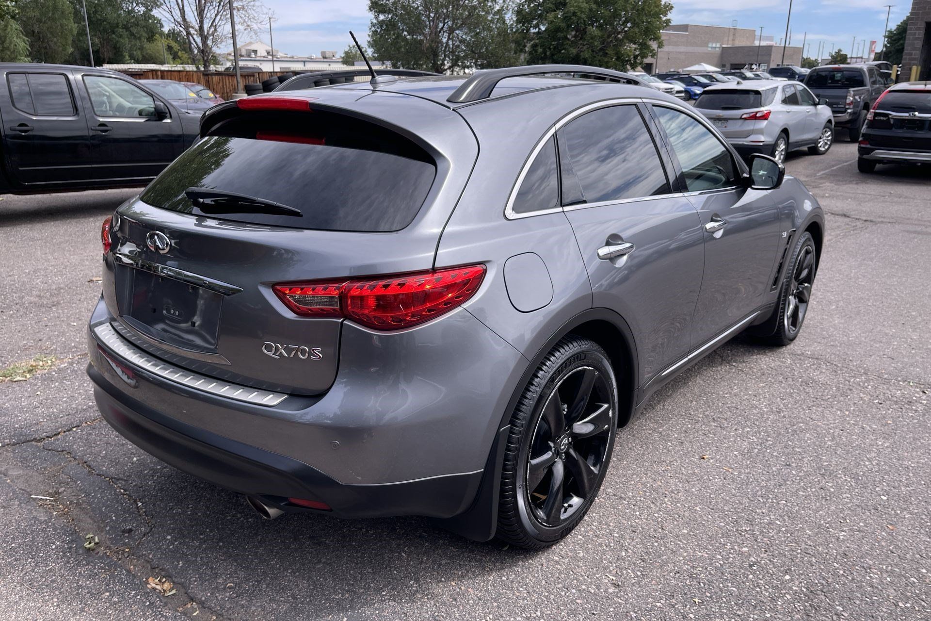 Used 2017 INFINITI QX70 2WD w/ Premium Package image 3