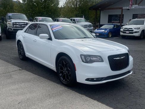 Used 2019 Chrysler 300 S image 8