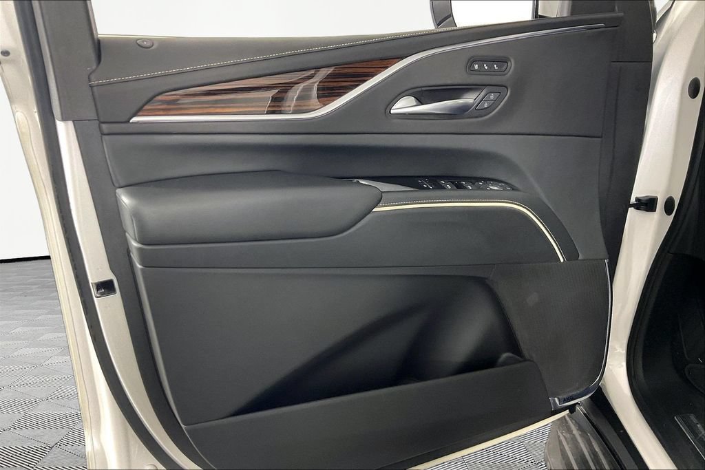 Certified 2023 Cadillac Escalade Premium Luxury AWD/4WD image 18
