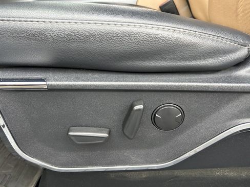 Used 2023 Ford F250 Lariat w/ Chrome Package image 58