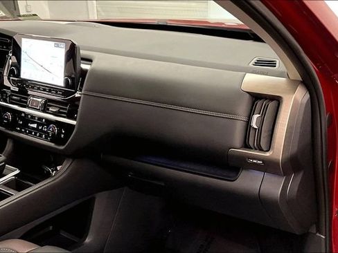 Used 2025 Nissan Pathfinder Platinum AWD/4WD image 19