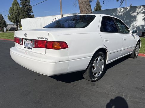 Used 2000 Toyota Camry LE image 11