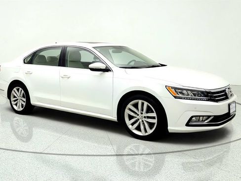 Used 2018 Volkswagen Passat 2.0T SE FWD image 3