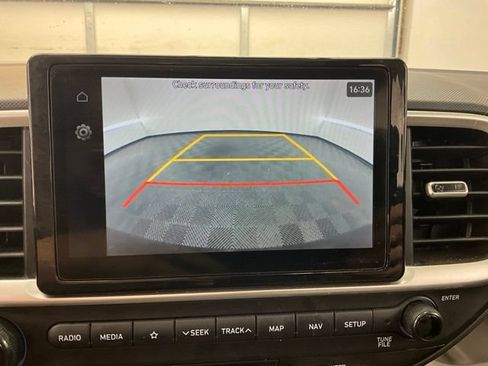 Used 2021 Hyundai Venue SEL w/ Premium Package FWD image 5