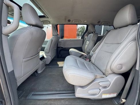 Used 2017 Toyota Sienna XLE w/ XLE Navigation Package FWD image 13