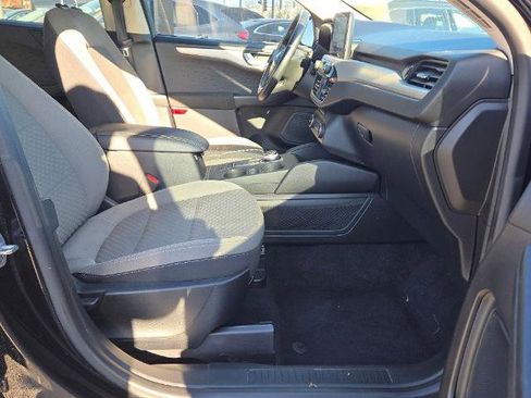 Certified 2020 Ford Escape SE image 4