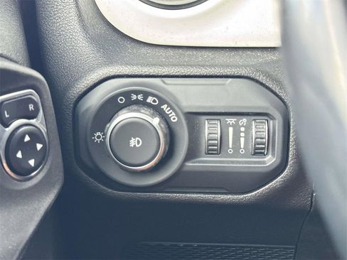 Used 2021 Jeep Wrangler Unlimited Islander image 15