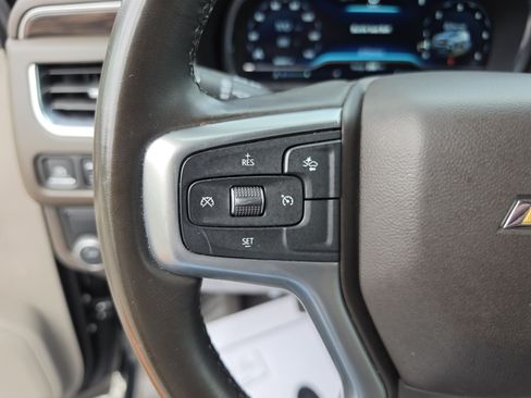Used 2024 Chevrolet Suburban LT RWD image 31