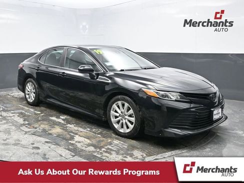 Used 2019 Toyota Camry LE image 1