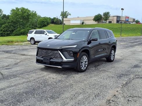 Used 2025 Buick Enclave Preferred AWD/4WD image 11