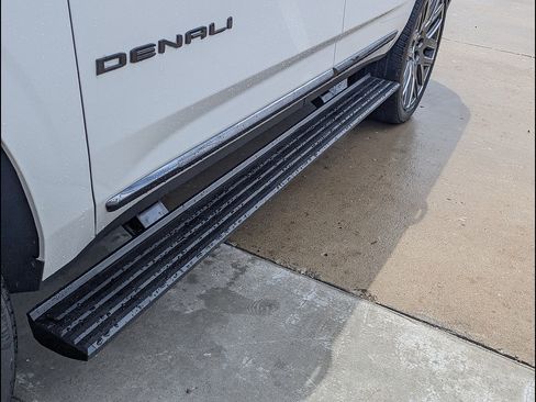 New 2026 GMC Yukon Denali Ultimate AWD/4WD image 11