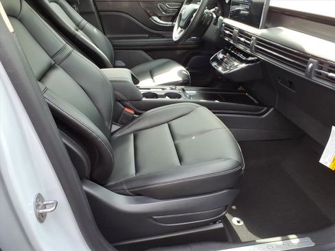 New 2025 Lincoln Corsair AWD image 6