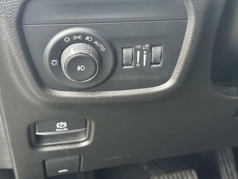 Used 2022 Jeep Grand Cherokee L Limited w/ Black Appearance Package RWD image 21