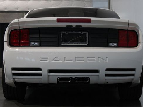 Used 2005 Ford Mustang GT RWD image 36