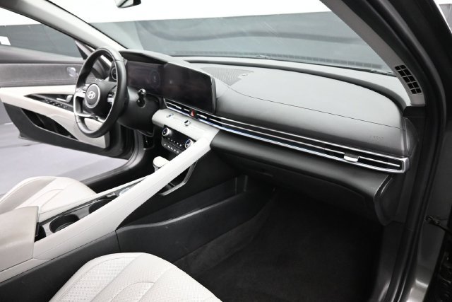 Used 2024 Hyundai Elantra Limited FWD image 18