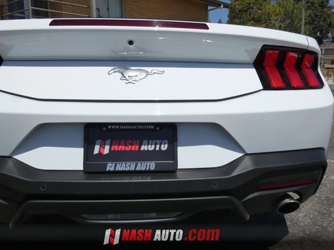 Used 2024 Ford Mustang Convertible RWD image 10