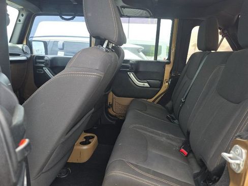 Used 2015 Jeep Wrangler Unlimited Rubicon w/ Connectivity Group AWD/4WD image 15