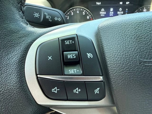 Used 2024 Ford Explorer XLT w/ Equipment Group 202A AWD/4WD image 17