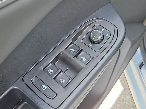 Certified 2025 Volkswagen Taos SE AWD/4WD image 20