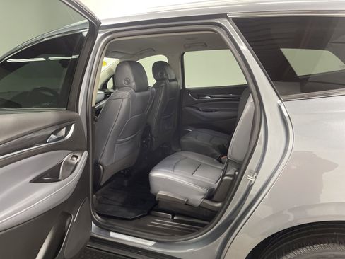 Used 2018 Buick Enclave Essence image 13