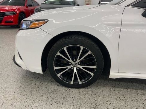 Used 2018 Toyota Camry SE image 40