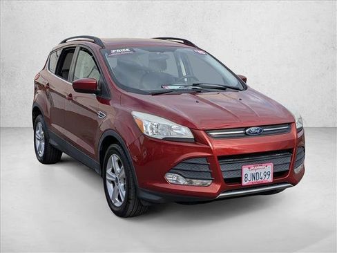 Used 2015 Ford Escape SE w/ Equipment Group 201A image 3