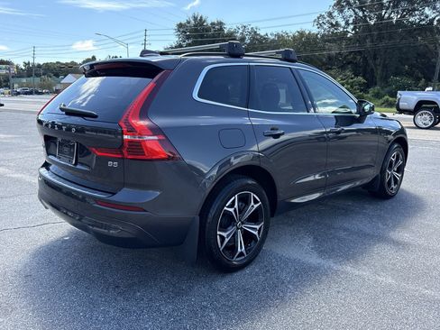 Used 2022 Volvo XC60 B5 Momentum w/ Climate Package FWD image 5