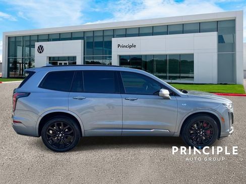 Used 2023 Cadillac XT6 Sport w/ Technology Package AWD/4WD image 5