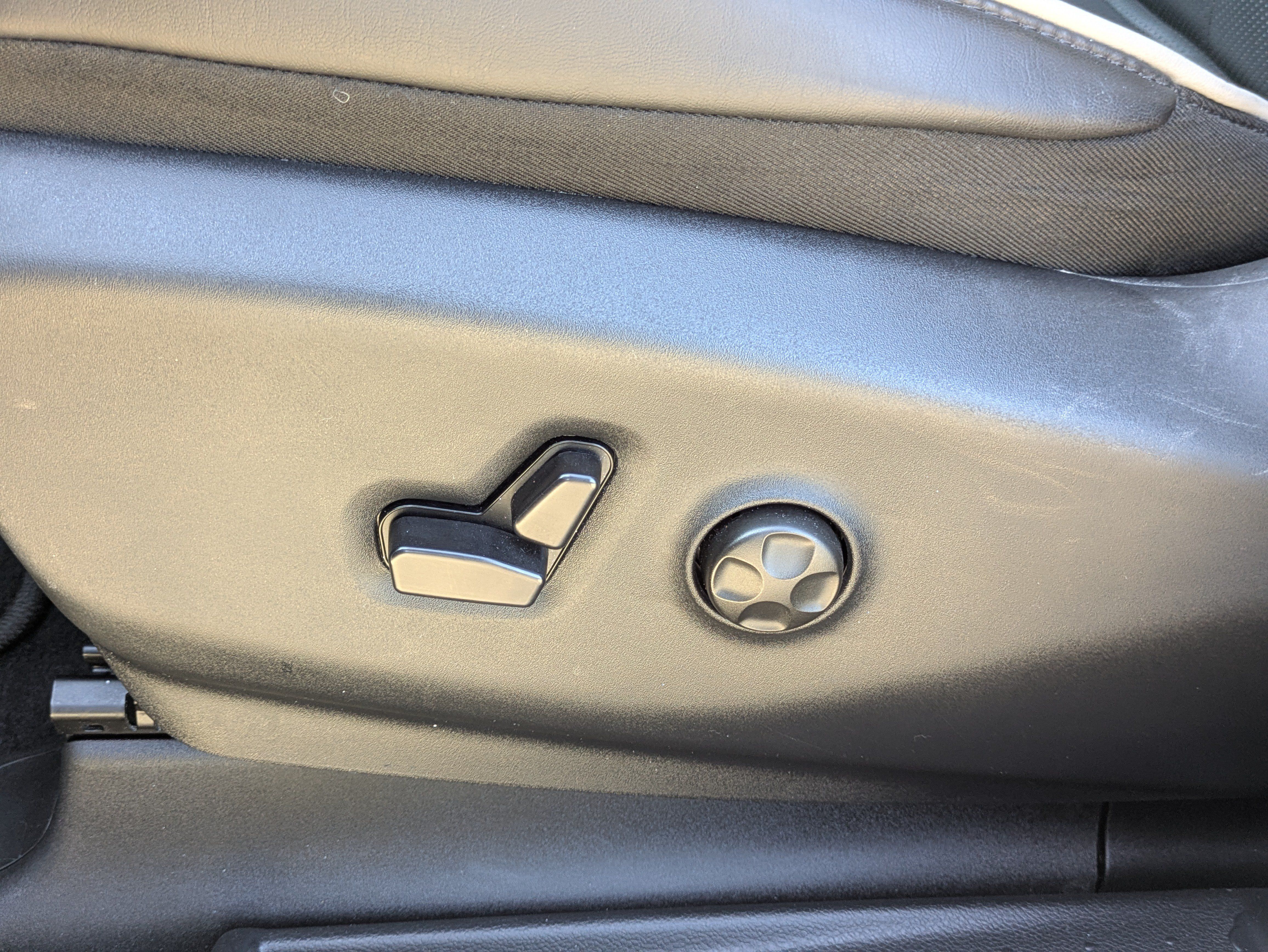 Used 2026 Chrysler Pacifica Limited w/ S Appearance Package FWD image 5