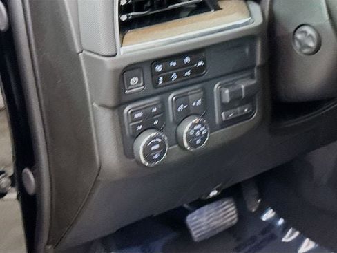 Used 2025 Chevrolet Suburban High Country AWD/4WD image 13