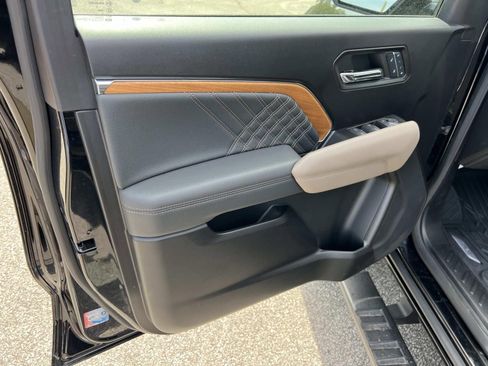 Used 2024 GMC Canyon Denali w/ LPO, Denali Black Edition AWD/4WD image 10