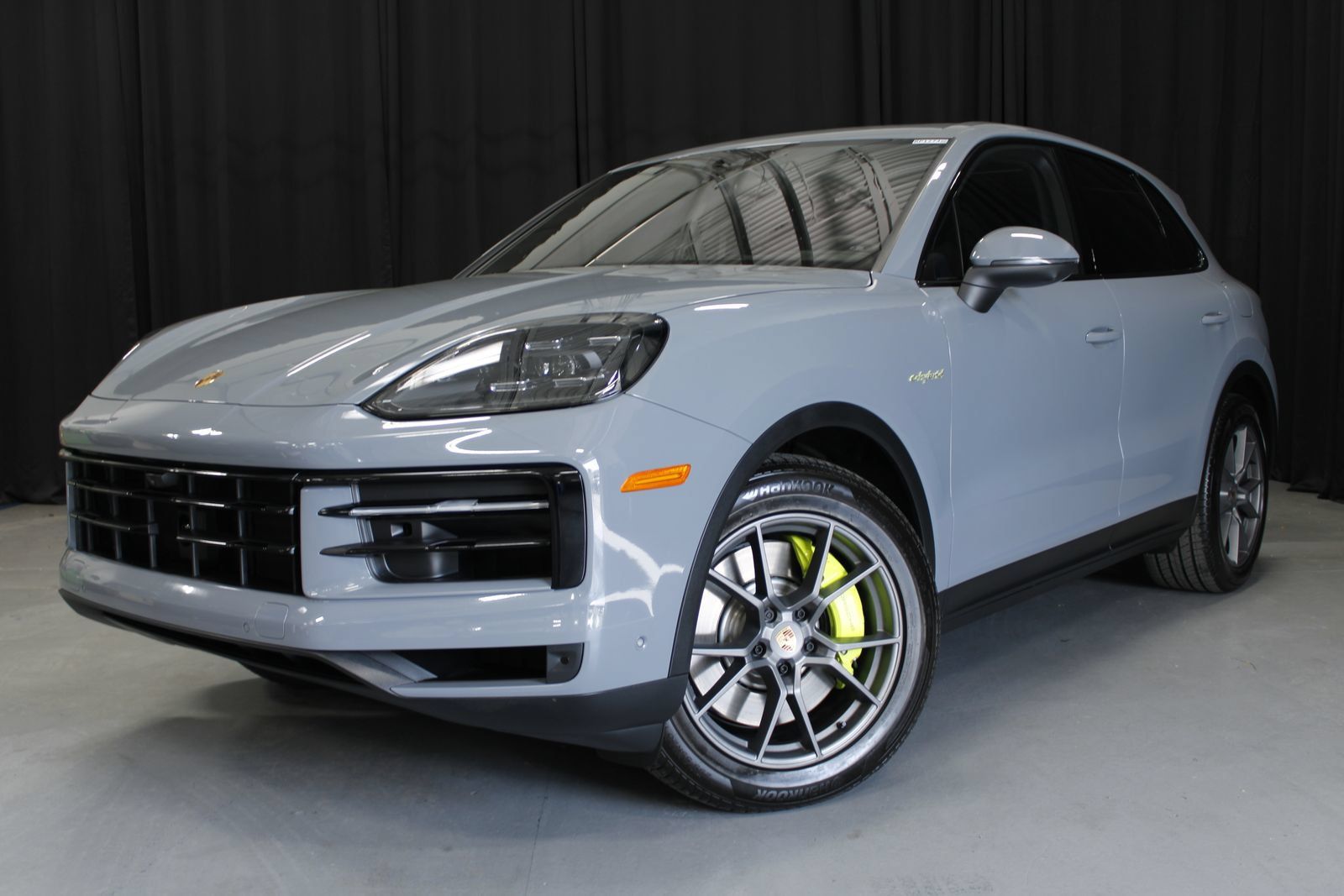 Certified 2026 Porsche Cayenne E-Hybrid AWD/4WD image 1