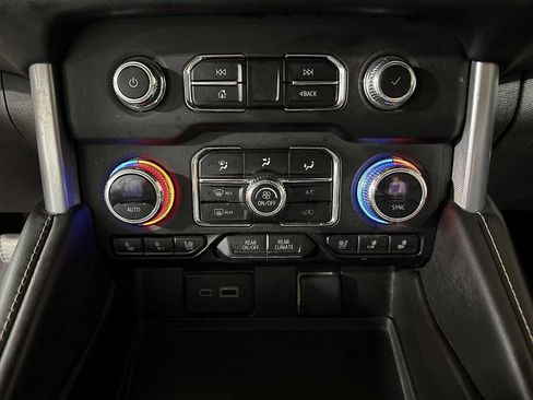 Used 2023 GMC Yukon SLT image 22