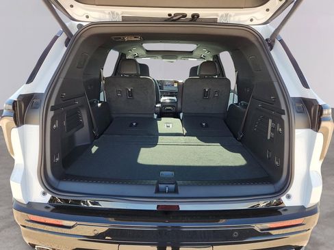 New 2026 Chevrolet Traverse High Country FWD image 12