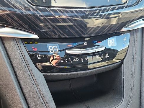 Certified 2025 Cadillac XT6 Premium Luxury image 16