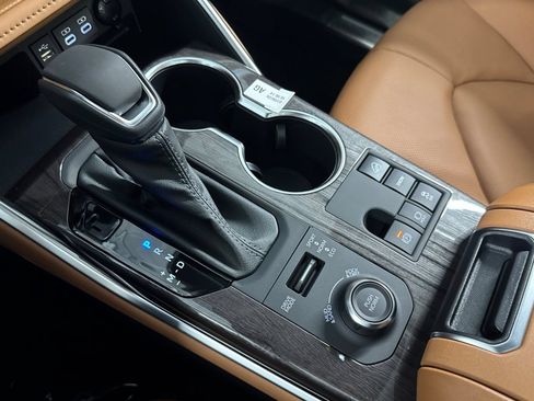 New 2026 Toyota Highlander Platinum AWD/4WD image 27