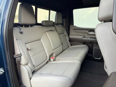 Used 2023 GMC Sierra 1500 SLT w/ SLT Premium Package AWD/4WD image 11