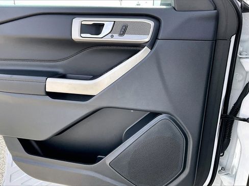 Used 2023 Ford Explorer Limited image 21