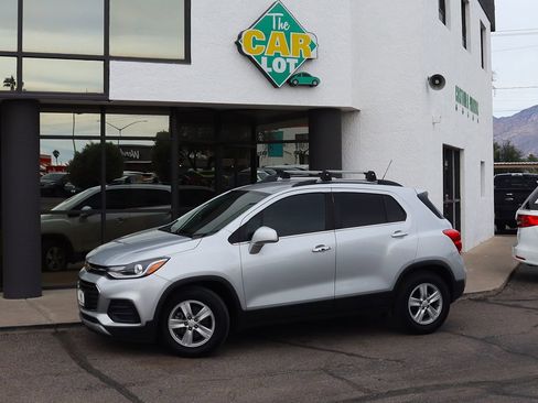 Used 2020 Chevrolet Trax LT w/ LT Convenience Package image 4