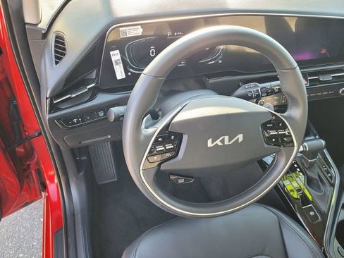 Used 2024 Kia Niro EX FWD image 23