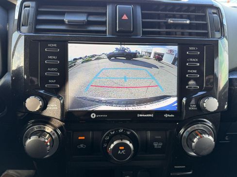 Used 2022 Toyota 4Runner TRD Off-Road Premium AWD/4WD image 36