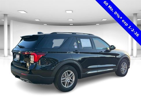 Used 2025 Ford Explorer Active w/ Active Comfort Package image 4