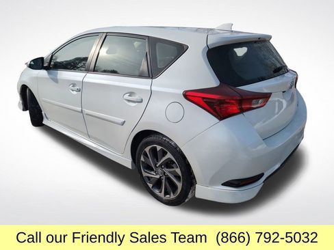 Used 2018 Toyota Corolla iM image 3