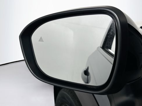 Used 2023 Nissan Ariya AWD image 16
