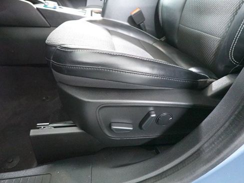 Used 2023 Ford Escape SE image 11