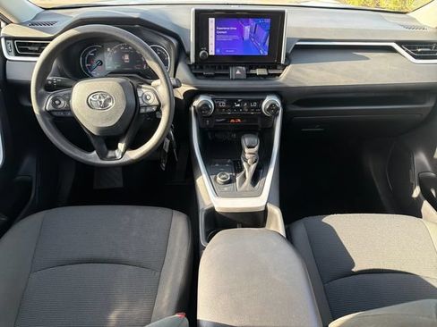 Used 2025 Toyota RAV4 LE AWD/4WD image 9