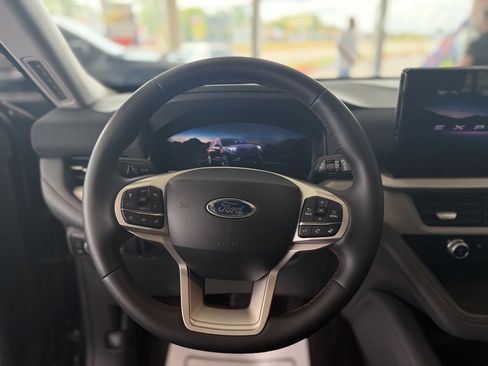 Used 2026 Ford Explorer Active AWD/4WD image 36